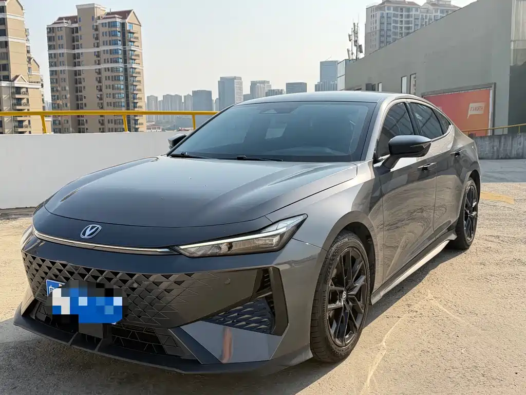 Changan UNI-V 2024 1.5T premium model купить на сайте DeffCars