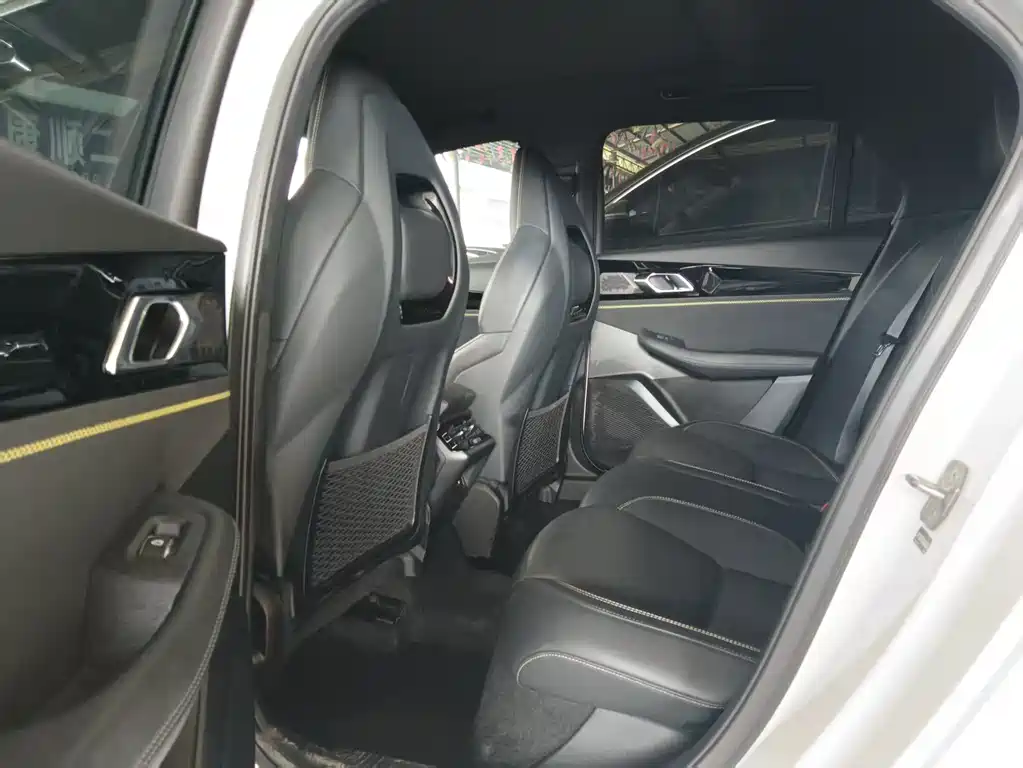 Lynk & Co 03 2023 1.5TD DCT Pro купить на сайте DeffCars