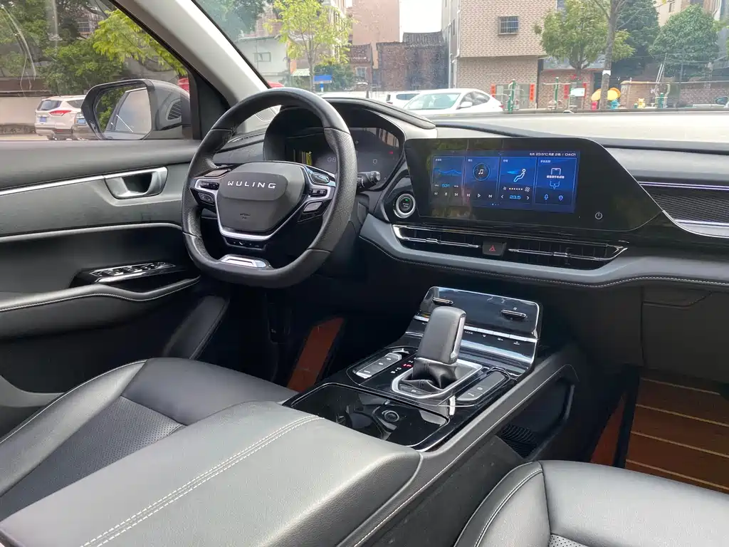 Wuling Capgemini 2020 1.5T CVT flagship model купить на сайте DeffCars