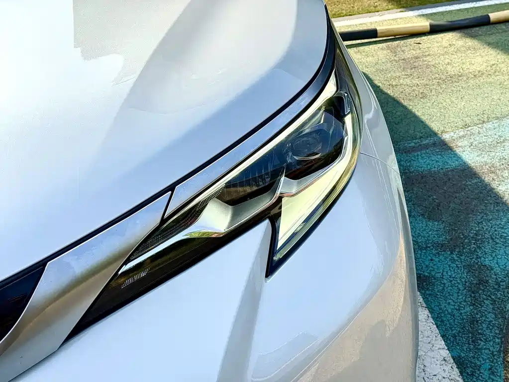 SIENNA 2021 2.5L Hybrid Premium Edition купить на сайте DeffCars