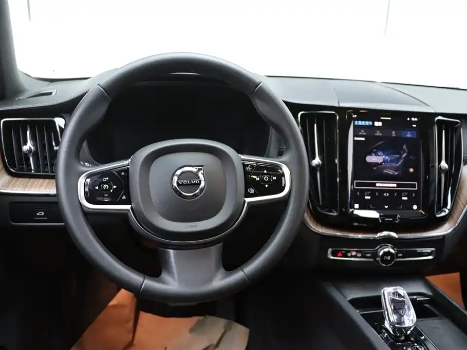 Volvo XC60 2024 B5 four-wheel drive Zhiyuan Deluxe Edition купить на сайте DeffCars