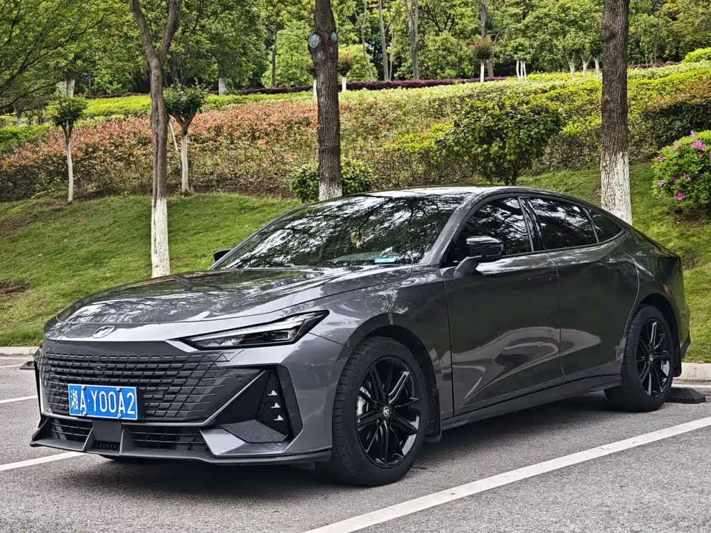 Changan UNI-V 2023 1.5T premium model купить на сайте DeffCars