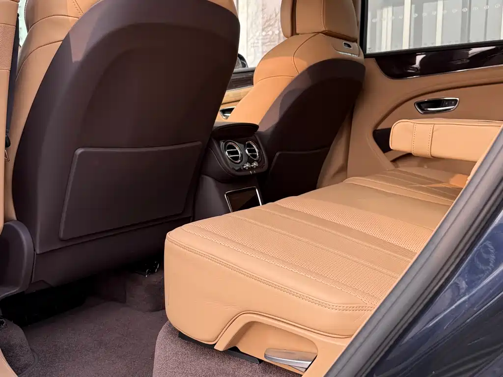 Bentayga 2024 4.0T V8 купить на сайте DeffCars
