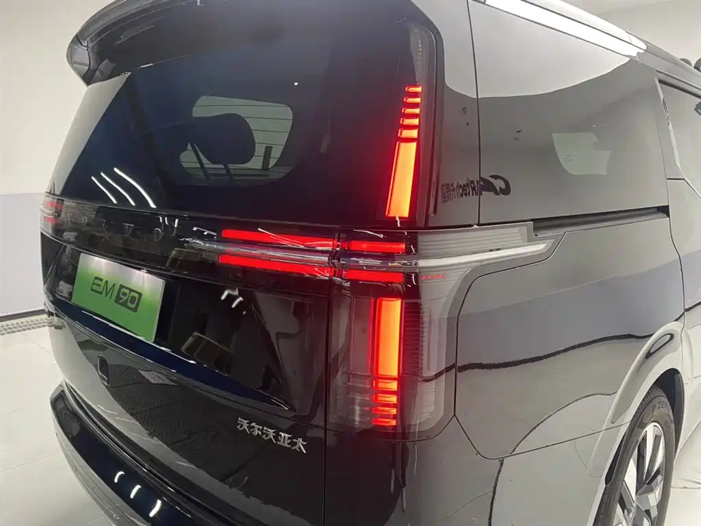 Volvo EM90 2025 Ultra six-seater купить на сайте DeffCars