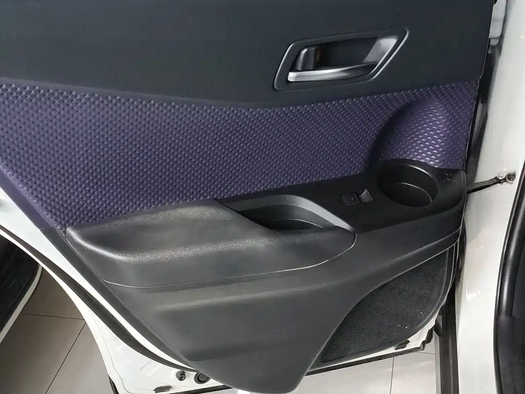 Toyota C-HR 2018 2.0L Cooly Deluxe Edition National V купить на сайте DeffCars