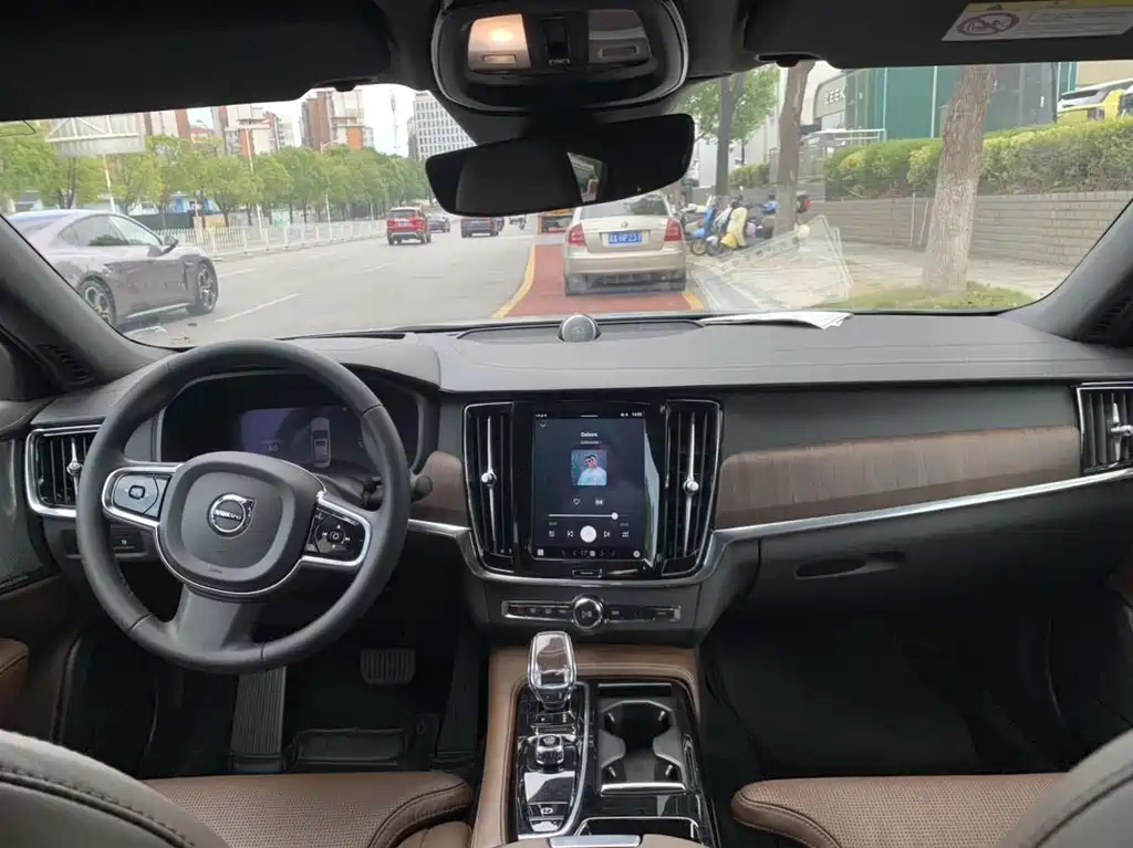 Volvo S90 plug-in hybrid 2024 plug-in hybrid four-wheel drive long range Zhiya luxury version купить на сайте DeffCars