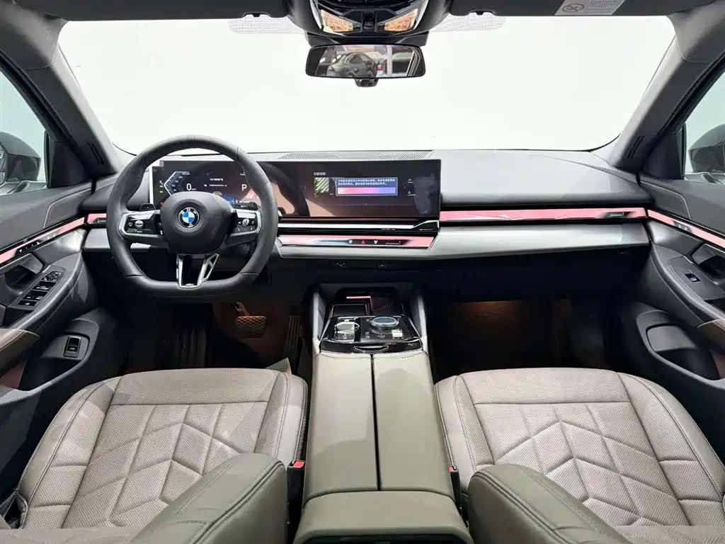 BMW 5 Series 2025 525Li M Sports Package купить на сайте DeffCars