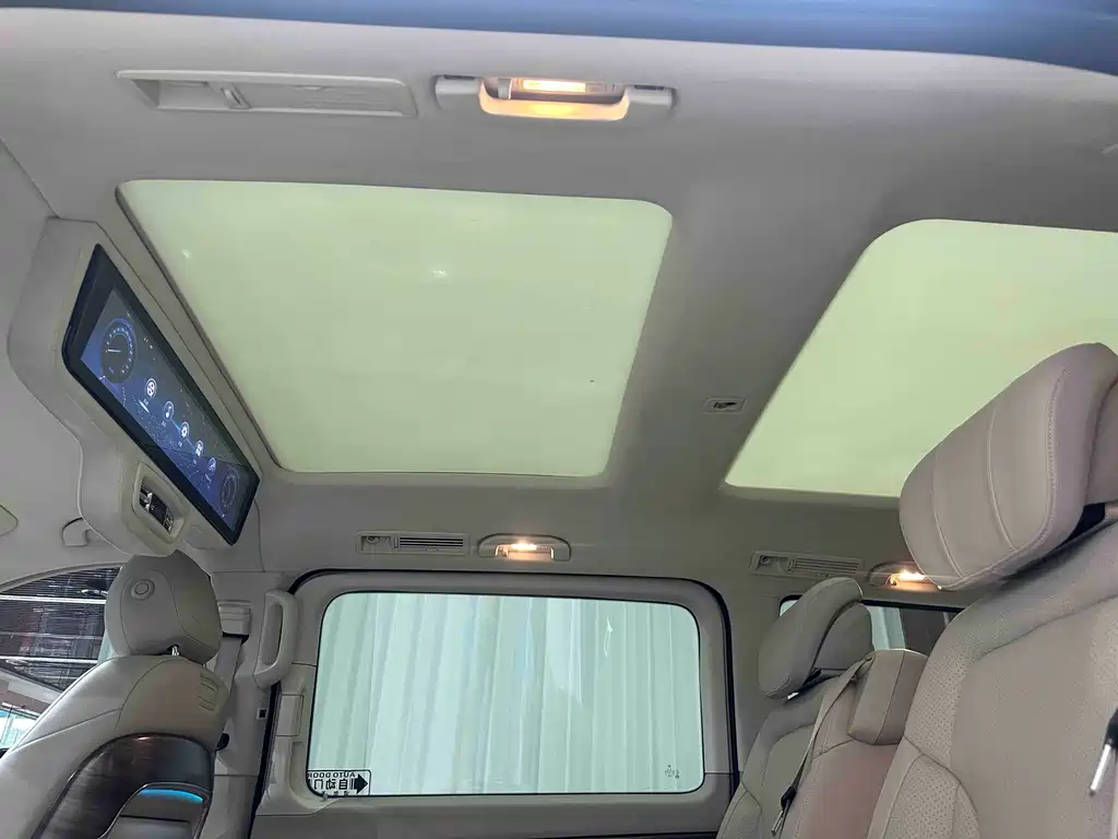 Mercedes-Benz V-Class 2021 V 260 L Long Wheelbase Luxury Edition купить на сайте DeffCars