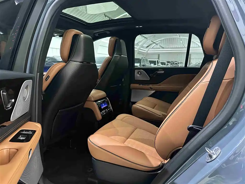 Aviator 2024 3.0T V6 four-wheel drive Presidential Edition six seats купить на сайте DeffCars
