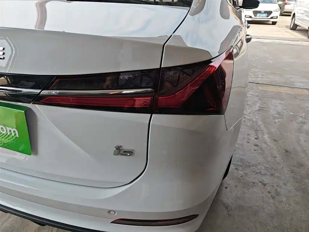 Roewe i5 2023 1.5L CVT Deluxe Edition купить на сайте DeffCars