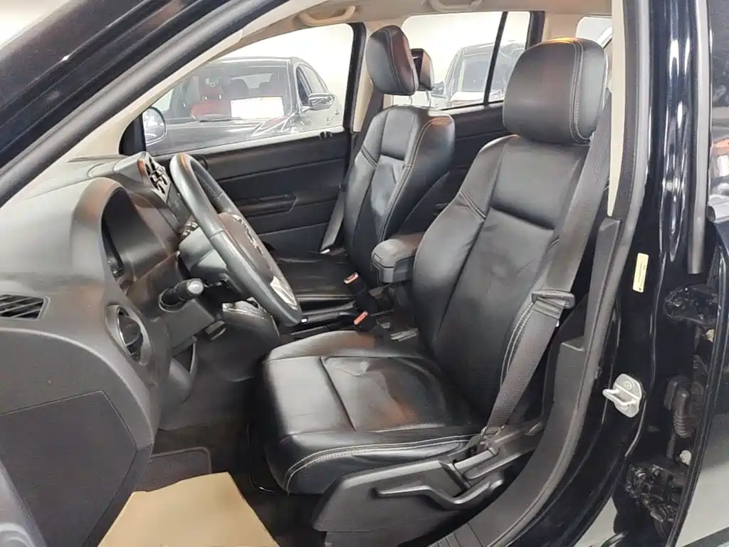 Compass imported 2014 facelift 2.0L two-wheel drive aggressive version купить на сайте DeffCars