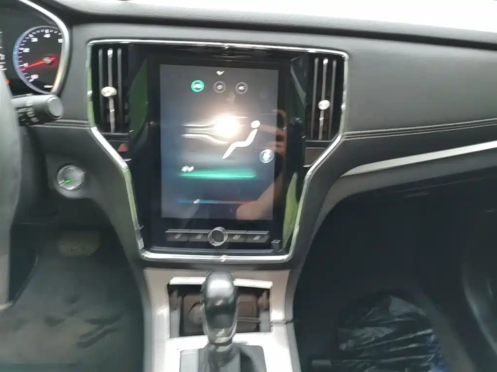 Roewe RX5 2019 20T two-wheel drive automatic 4G interconnected platinum version купить на сайте DeffCars