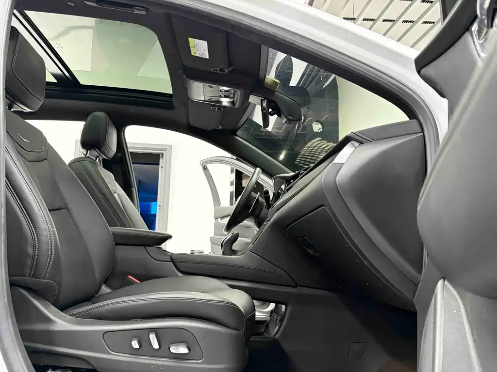 Cadillac XT5 2022 2.0T four-wheel drive luxury model (Hummingbird version) купить на сайте DeffCars