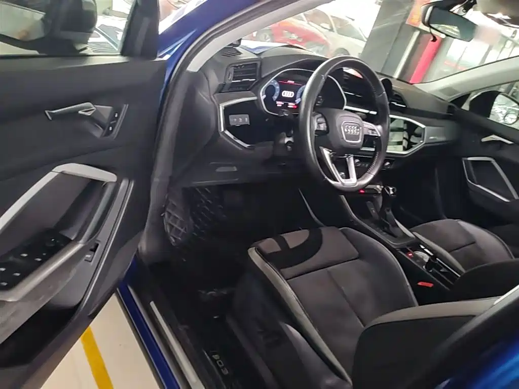 Audi Q3 2019 35 TFSI aggressive and dynamic купить на сайте DeffCars