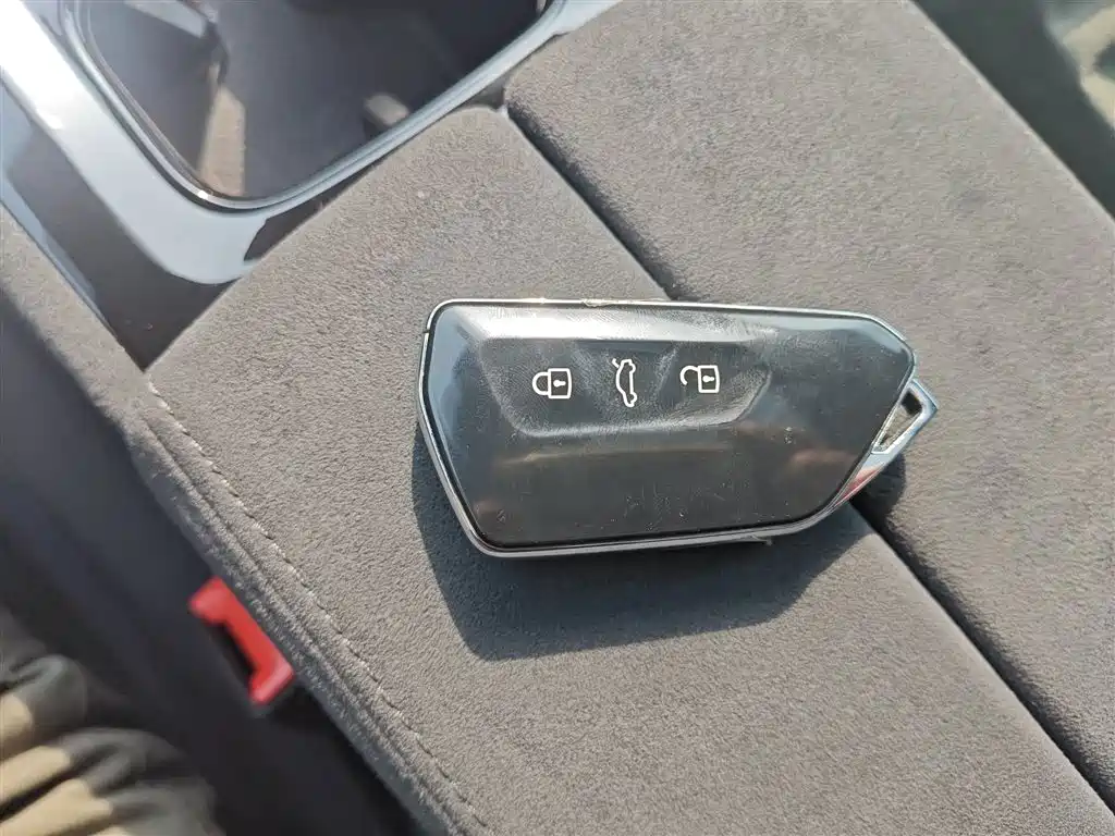 Tiguan L 2024 PRO 380TSI four-wheel drive R-Line Zhizun Edition купить на сайте DeffCars