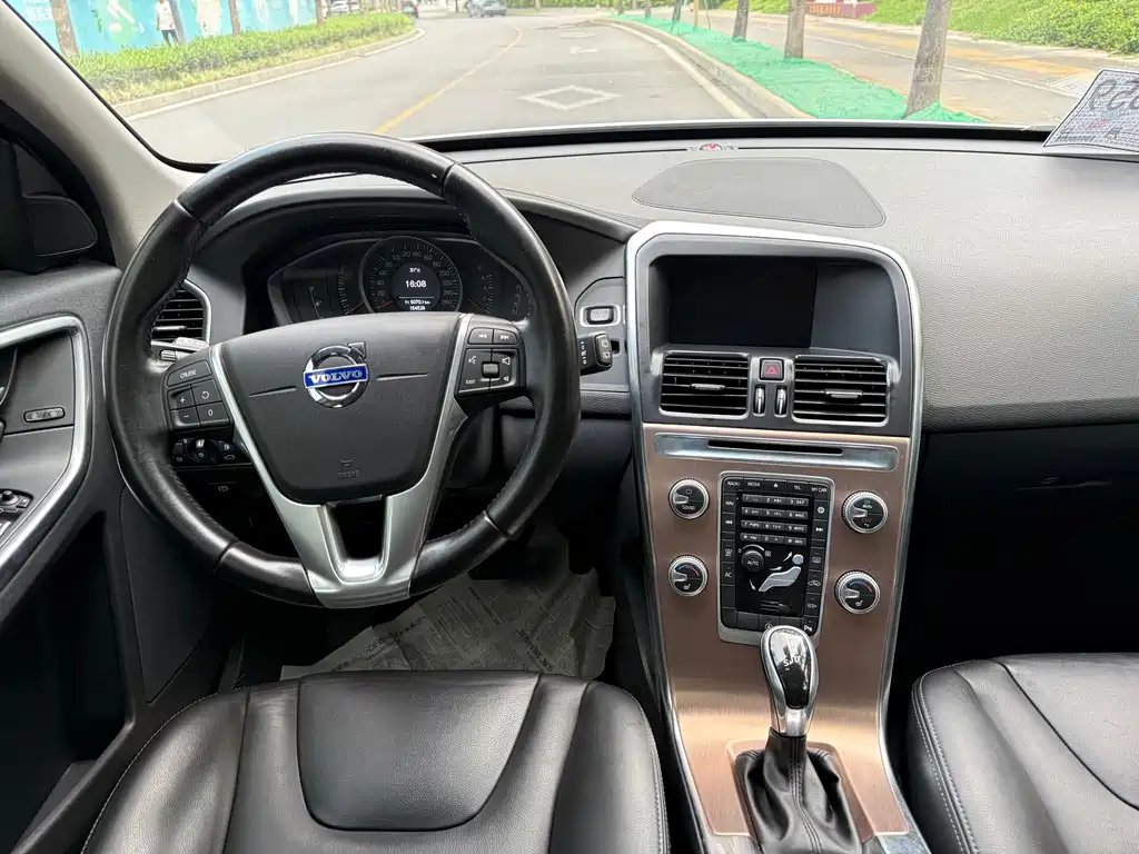 Volvo XC60 2016 T5 Smart Edition купить на сайте DeffCars