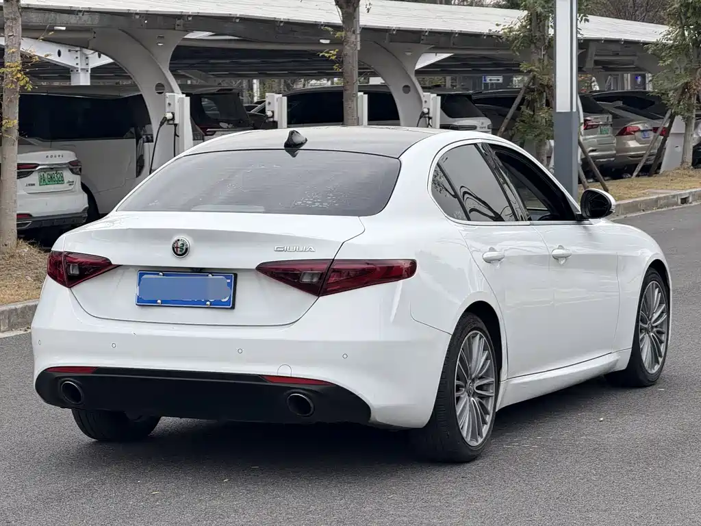 Giulia Juliet 2017 2.0T 280HP Luxury Edition купить на сайте DeffCars