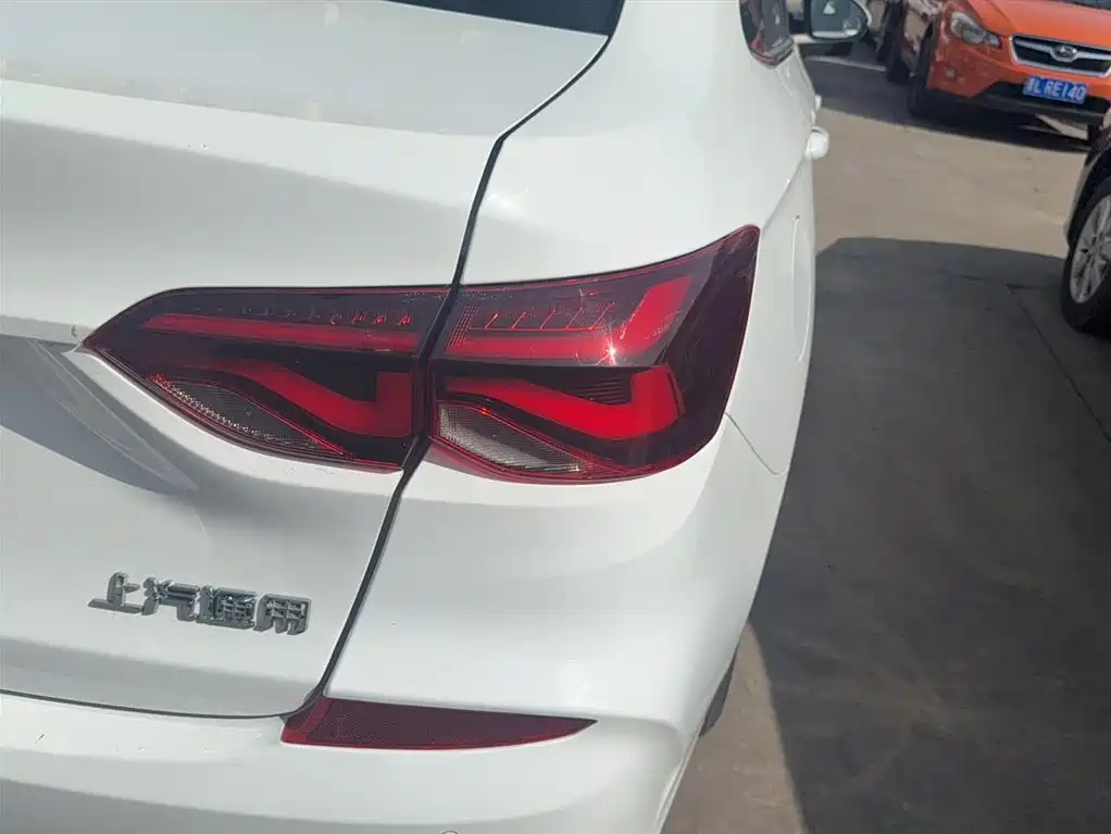 Cruze 2022 320 Automatic Sunroof Edition купить на сайте DeffCars
