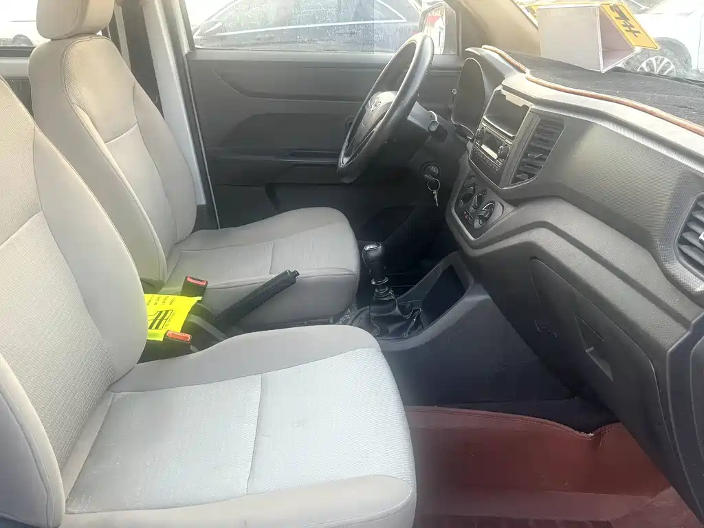 Wuling Hongguang V 2019 1.5L basic model National VI LAR купить на сайте DeffCars