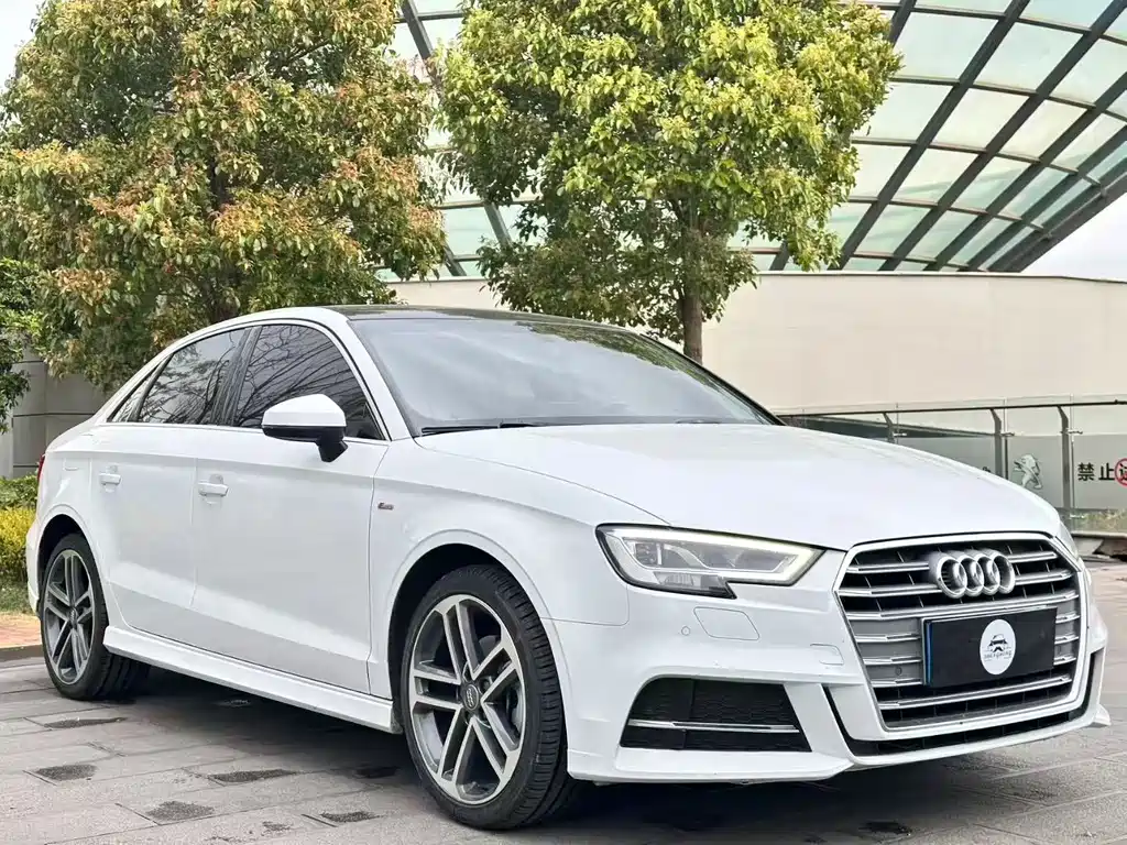 Audi A3 2020 Limousine 35 TFSI Sports National VI купить на сайте DeffCars