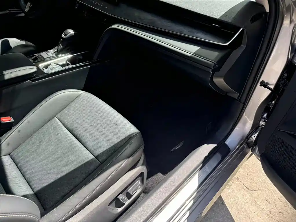 Camry 2024 2.0GVP Deluxe Edition купить на сайте DeffCars