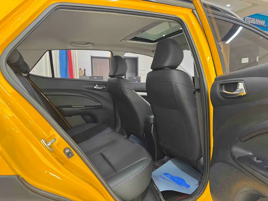 Yipao 2021 1.4L CVT sunroof model купить на сайте DeffCars