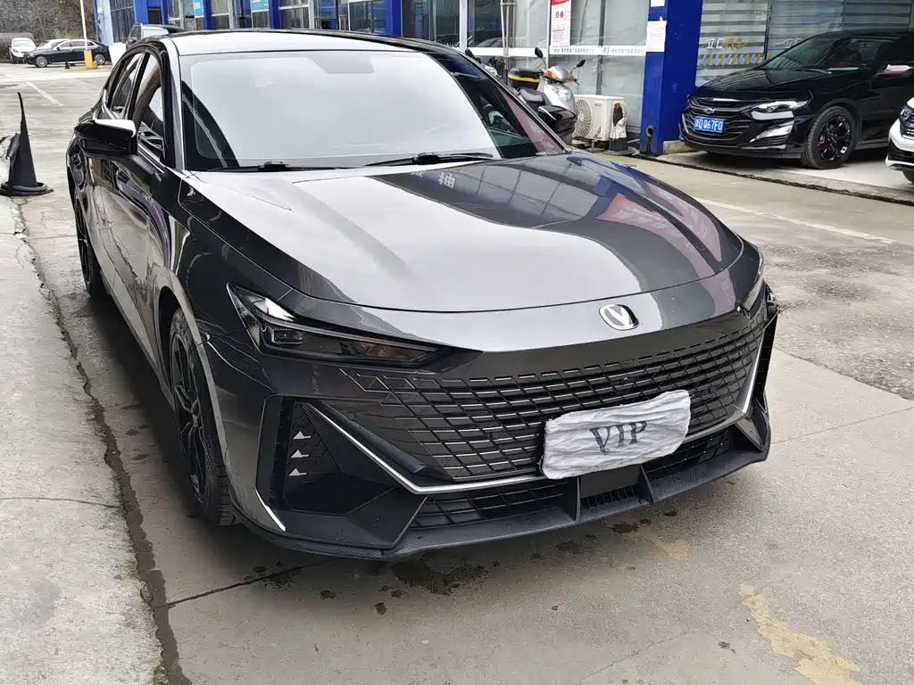 Changan UNI-V 2023 1.5T premium model купить на сайте DeffCars