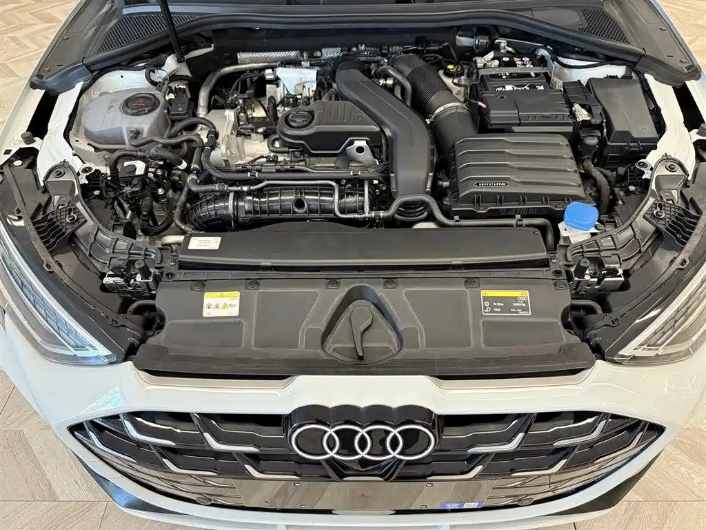 Audi A3 2025 Sportback 35TFSI Flying Spur Exclusive Model купить на сайте DeffCars