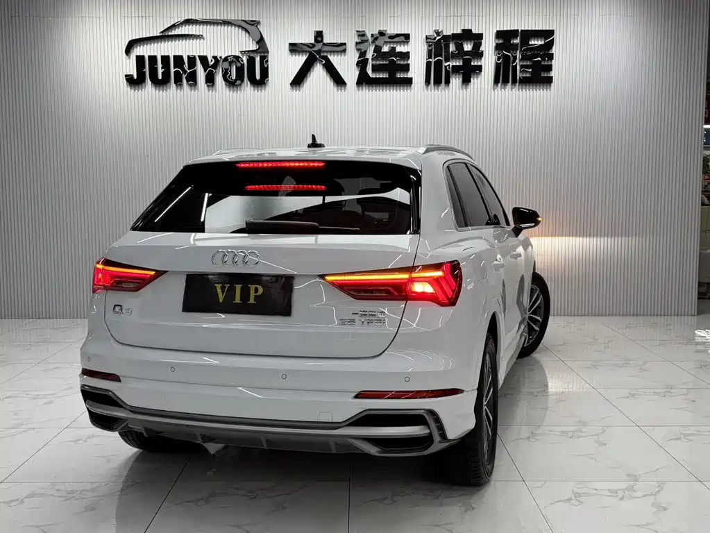 Audi Q3 2022 35 TFSI aggressive and dynamic купить на сайте DeffCars