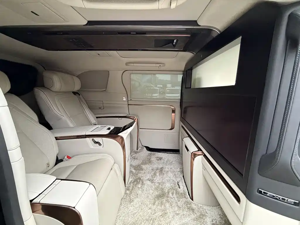 Lexus LM 2025 500h four-seat Royal Edition купить на сайте DeffCars