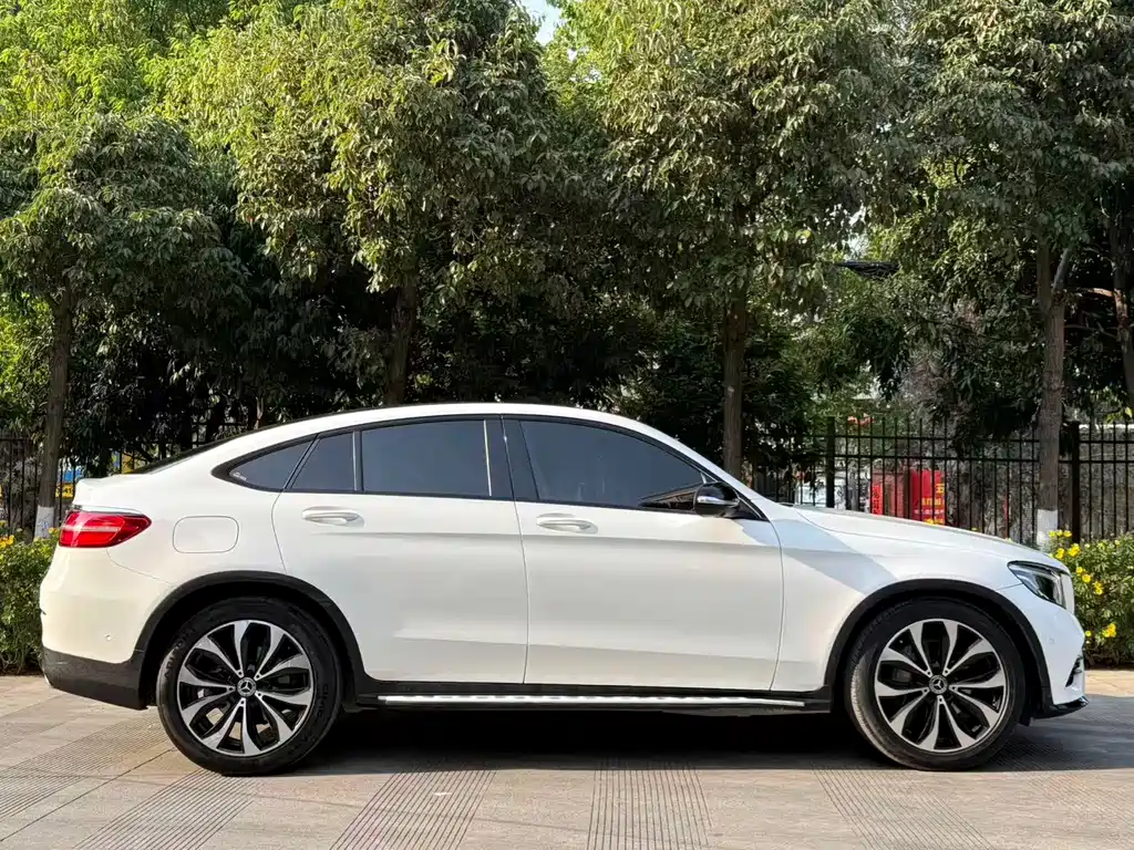 Mercedes-Benz GLC Coupe 2018 GLC 260 4MATIC Coupe SUV купить на сайте DeffCars