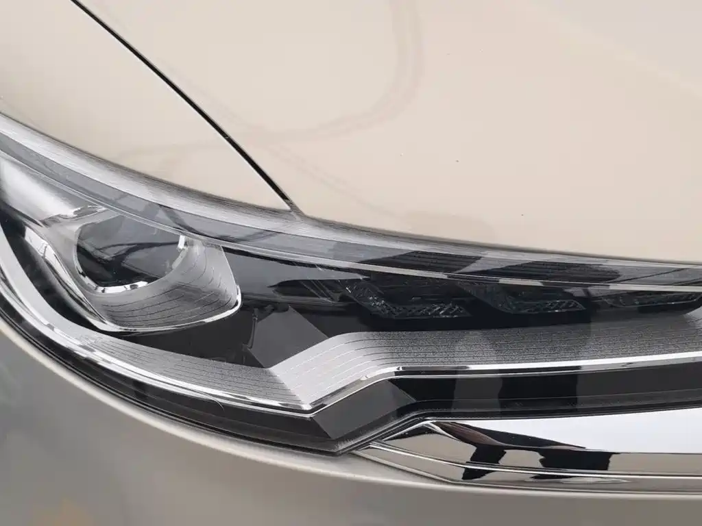 Hongqi HS5 2022 facelift 2.0T Zhilian Qixiang four-wheel drive version купить на сайте DeffCars