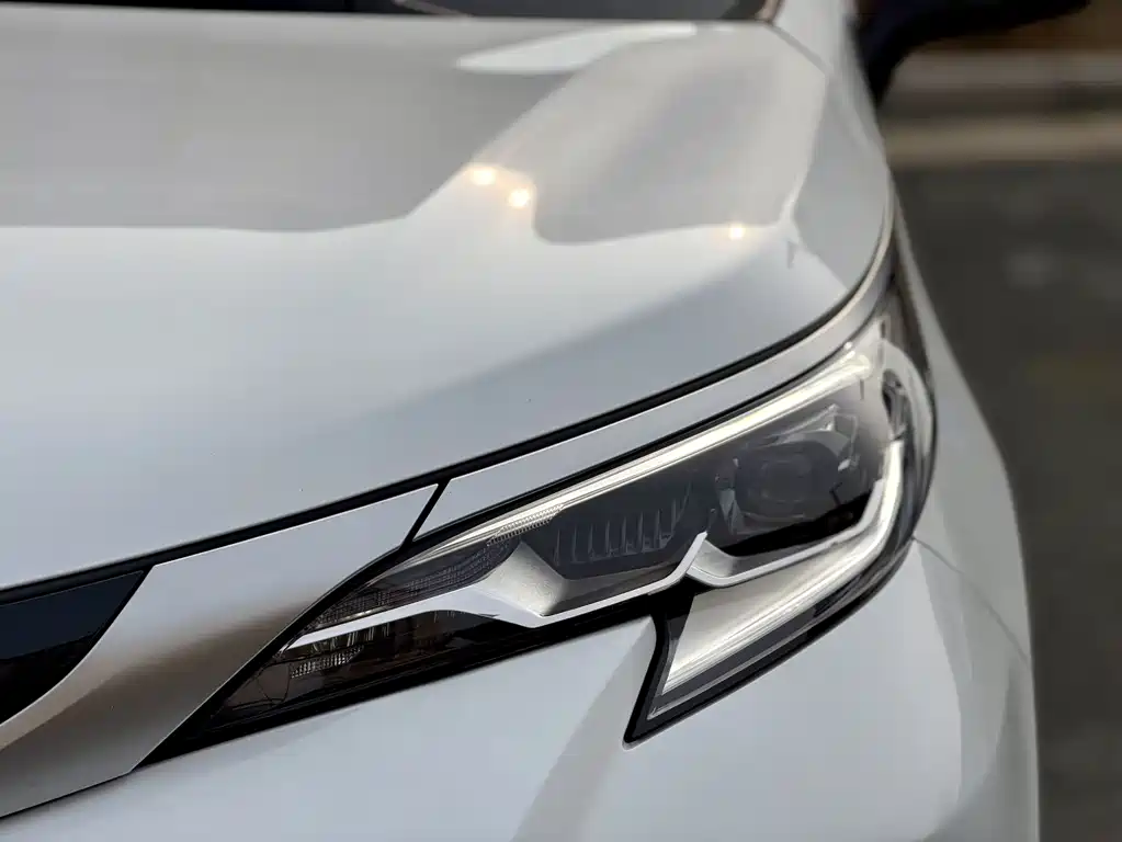 SIENNA 2023 2.5L Hybrid Premium Edition купить на сайте DeffCars