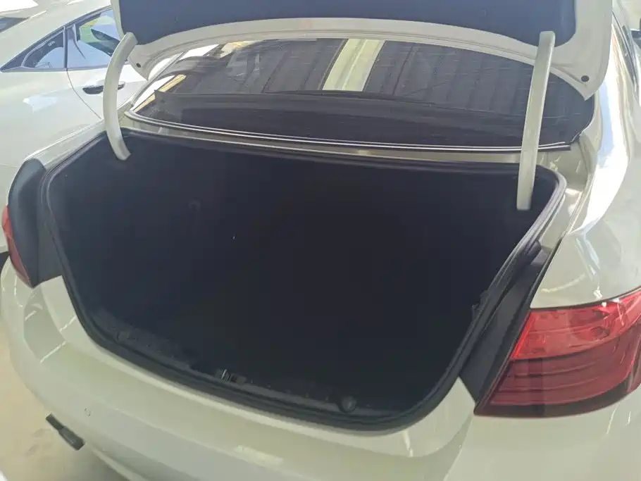 BMW 5 Series 2014 520Li Elegant купить на сайте DeffCars