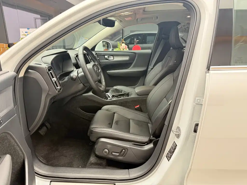 Volvo XC40 2025 B4 four-wheel drive Zhiyuan luxury version купить на сайте DeffCars