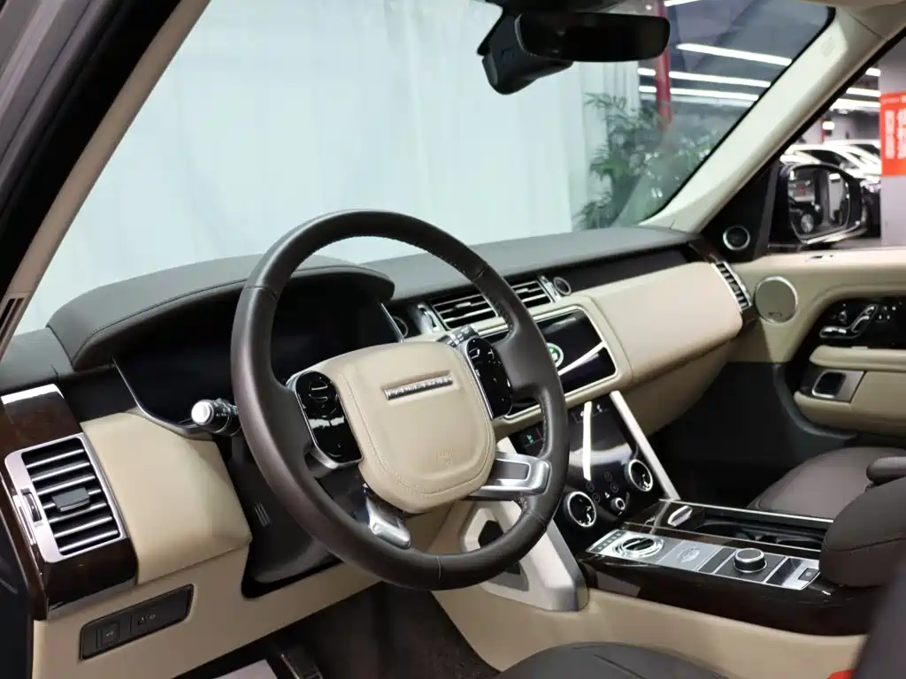 Range Rover 2022 3.0 L6 400PS Legendary Extended Classic Edition купить на сайте DeffCars