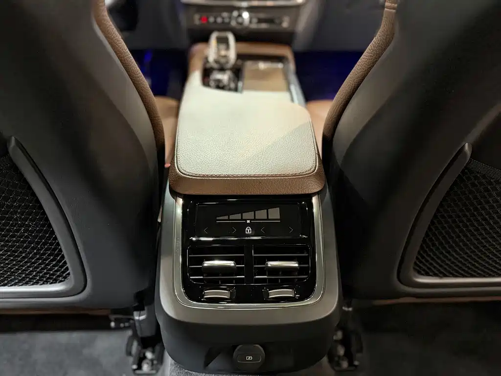 Volvo V90 2022 Cross Country B5 AWD Zhiyuan Edition купить на сайте DeffCars