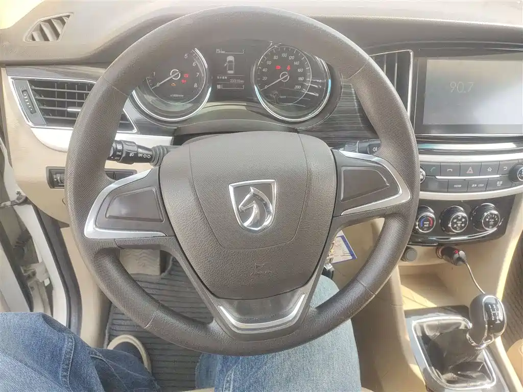 Baojun 730 2016 1.5L manual comfort type 7 seats National V купить на сайте DeffCars