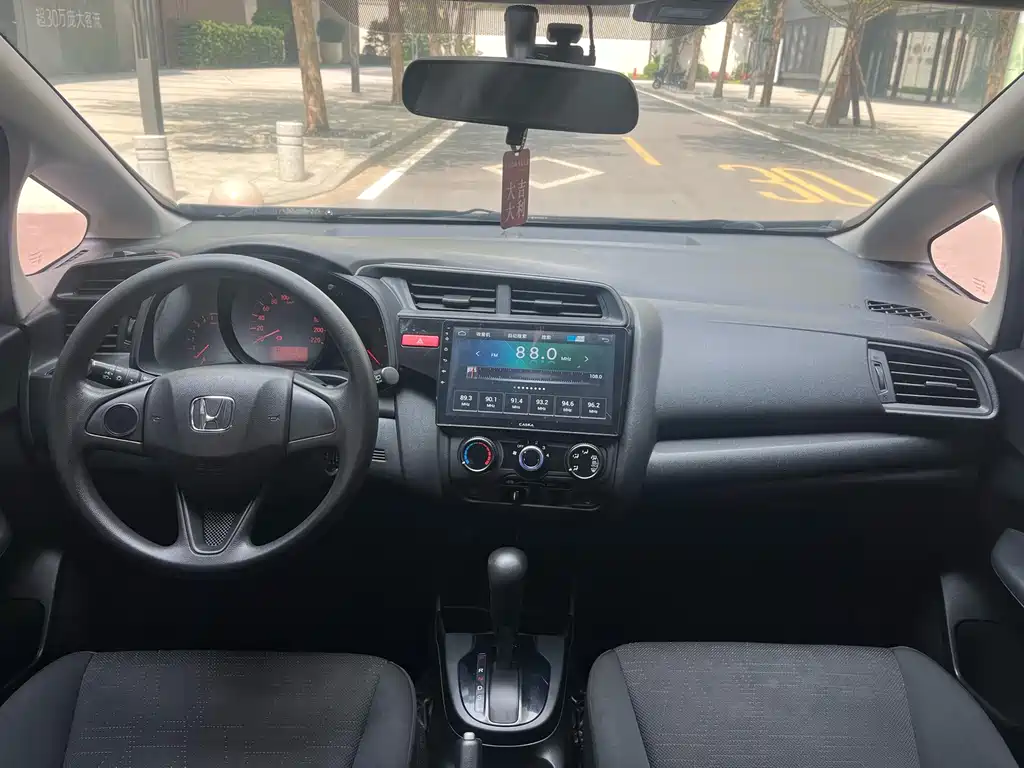 Fit 2016 1.5L LX CVT comfort model купить на сайте DeffCars