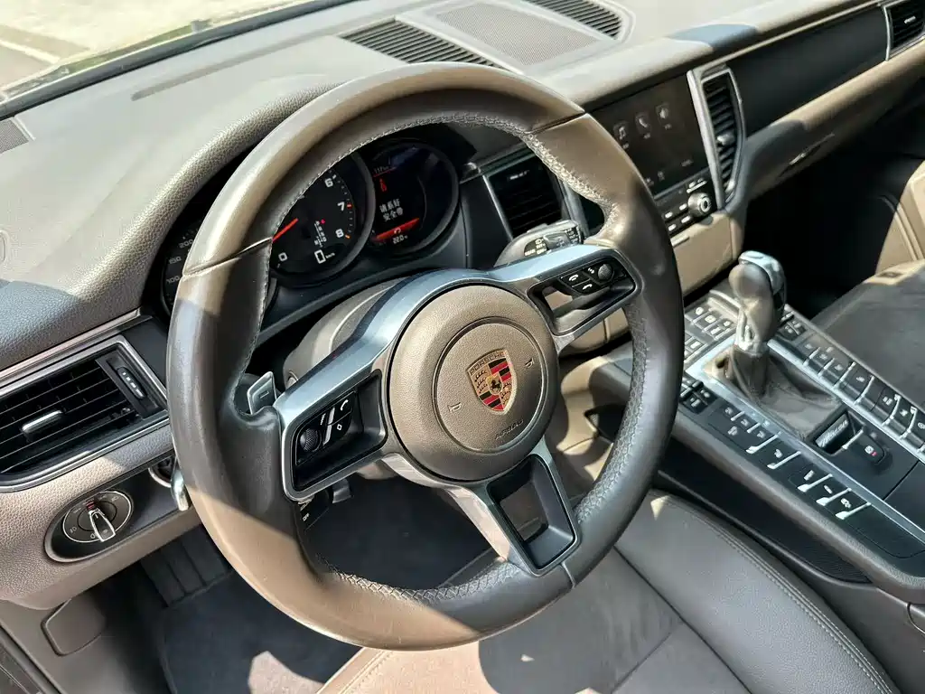 Macan 2017 Macan 2.0T купить на сайте DeffCars