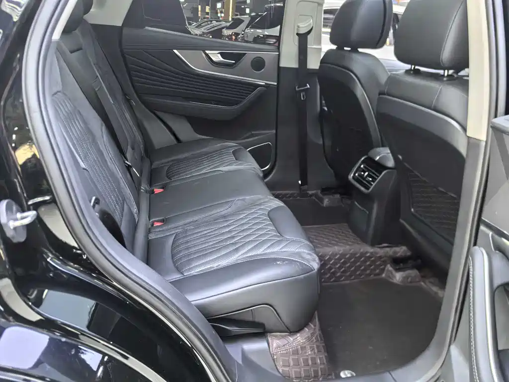 Hongqi HS5 2023 2.0T Qixiang Pro version купить на сайте DeffCars