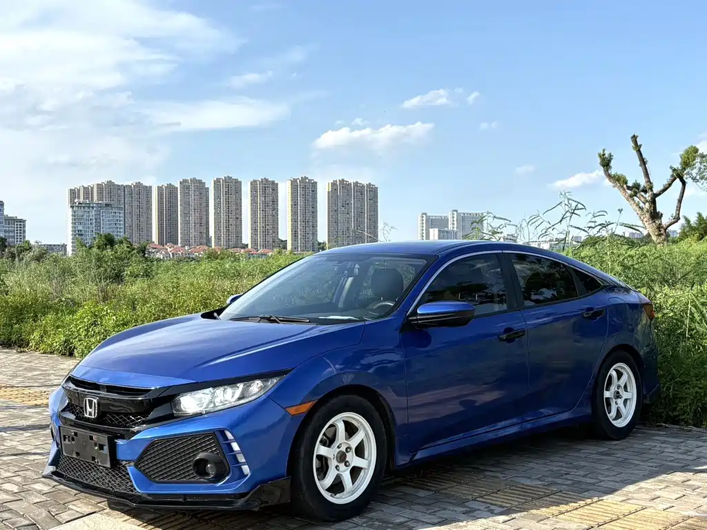 Civic 2019 220TURBO CVT Dynamic Edition National V купить на сайте DeffCars