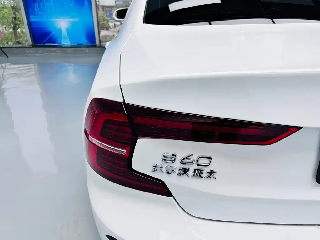 Volvo S60 2023 B4 Zhiyi Luxury Edition купить на сайте DeffCars