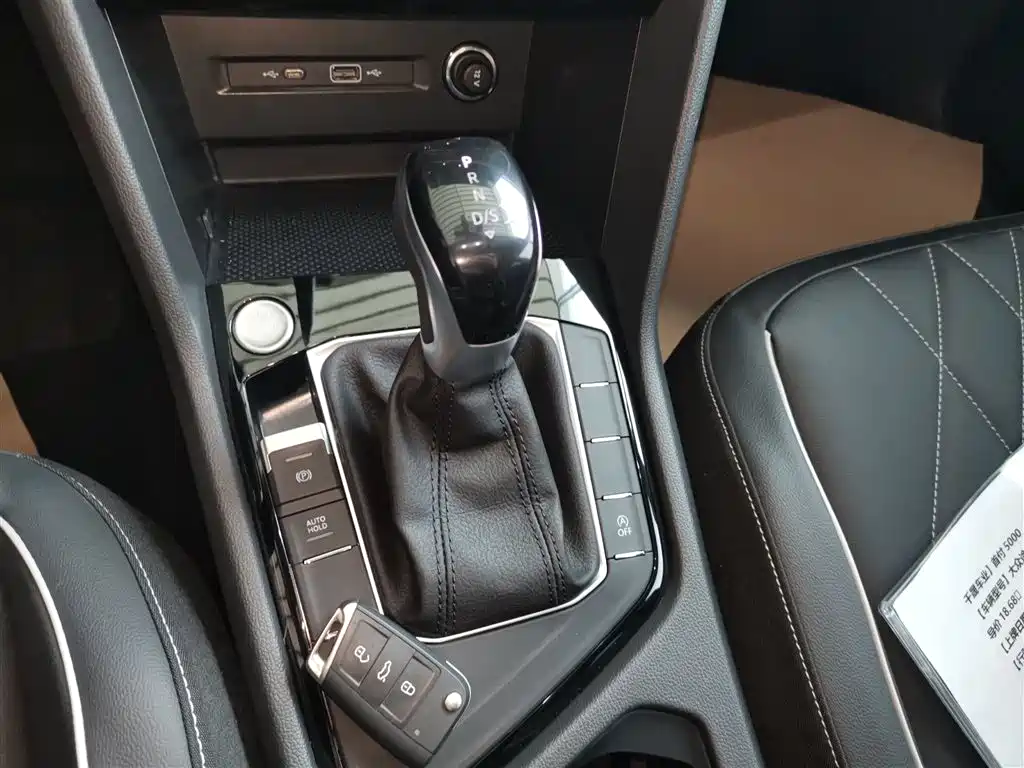 Tiguan L 2025 Outstanding Model 300TSI Automatic Two-wheel Drive Dragon Edition купить на сайте DeffCars