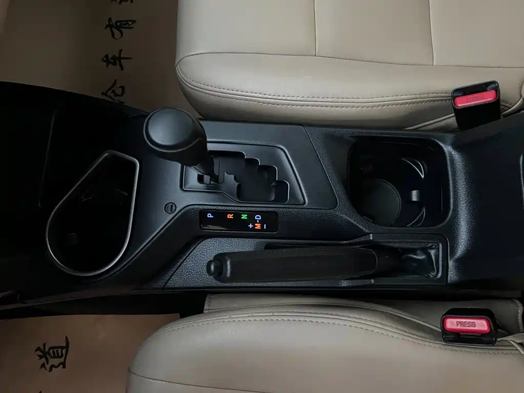 RAV4 2016 2.0L CVT 2WD Fashion Edition China V купить на сайте DeffCars
