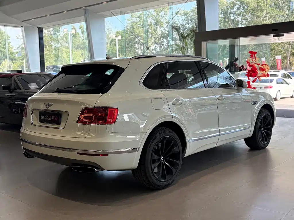 Bentayga 2017 6.0T Standard Edition купить на сайте DeffCars