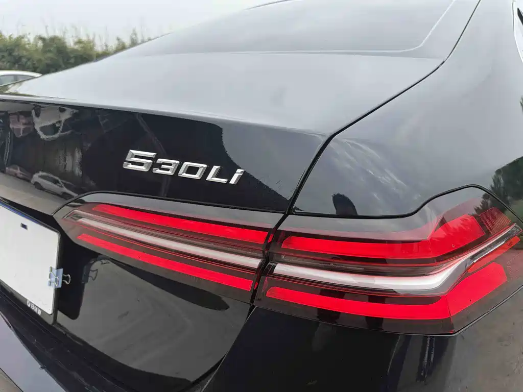 BMW 5 Series 2025 530Li Leading M Sports Package купить на сайте DeffCars