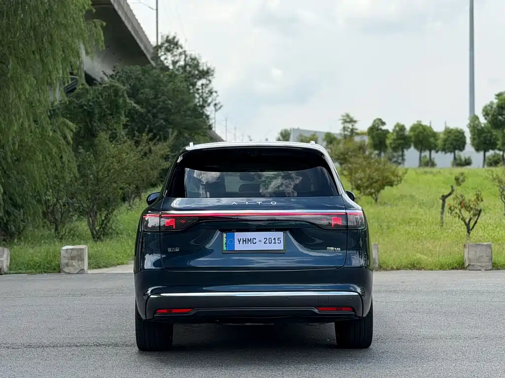 Wenjie M8 2025 extended range Ultra version 53.4kWh 5-seater version 192-line lidar) купить на сайте DeffCars