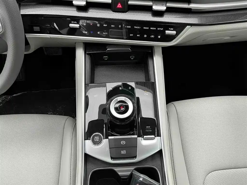Lion Expands the World 2025 2.0T Two-wheel Drive Premium Intelligent Edition купить на сайте DeffCars