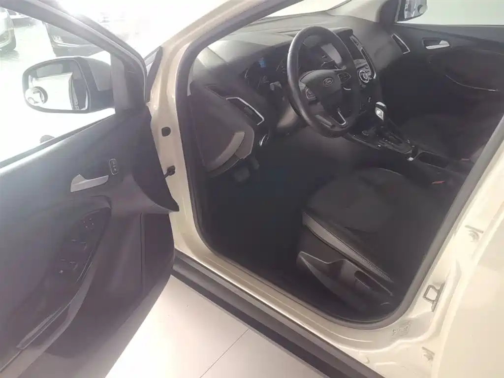 Focus 2018 sedan classic 1.6L automatic stylish smart mobility version купить на сайте DeffCars